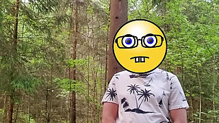 A quick striptease with a cumshot in the nature