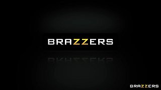 A Face Full Of Pie With Kate Dee, Roxie Sinner - Brazzers
