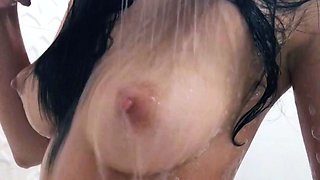 Big boob brunette masturbates on webcam