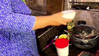 Indian Hot Mallu Aunty Ass Fucked In Kitchen When She Was Cooking