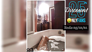 Couple in the BATHTUB, lots of FOAM and a cock to RIDE!