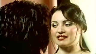 Bonny prostitute gives head and gets her bushy cunt licked - retro