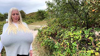 Blonde is flashing her big boobs in the outdoors