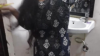 Little step sister ko nanga karke bathroom me pel diya