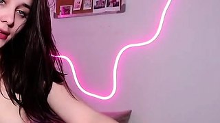 Cute amateur webcam teen girl toying pussy on webcam
