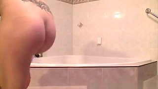 Brunette Makes A Cam Show In Her Bathtub