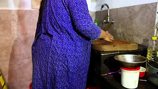 Indian Hot Mallu Aunty Ass Fucked in Kitchen When She Was Cooking