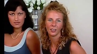 Deutsche Milf Lehrt Blonde, Wie Man Dreier Ist