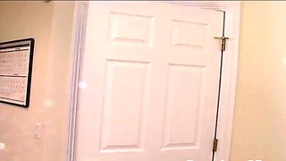Pornstar Kelly Wells bent over