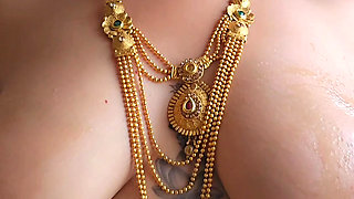 Desi Mom showing her naked body to everyone 🤤