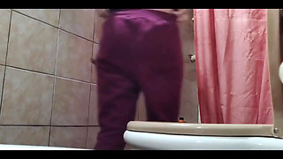 Pee at Night. I Was About to Go to Sleep and I Stopped by the Bathroom