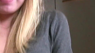 Cute18 Years Old Vicky Does a Porn Casting