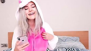 Big ass babe exposes her big boobs