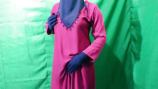 Indian housewife masturbating and talking dirty in the bedroom