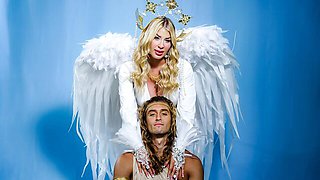 Awesome dick-riding session with a curvy inked blonde Lolly Dames