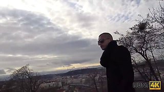 Hunt4k. rothaarige für geld vor ihrem freund gefickt