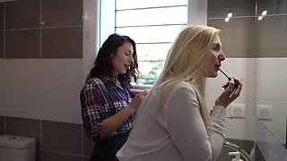 Giulia, 40, sensuality in person! - Jacquie et Michel TV