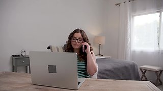 She was working on her laptop and he came in to fuck her pussy