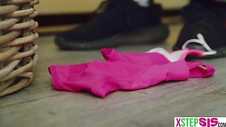 Teen Stepsister Chloe Temple Gets Hardcore Blowjob & Pussy Licking