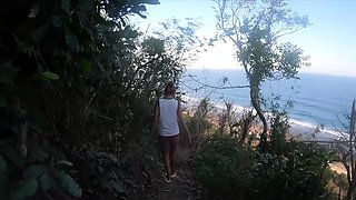 Big ass Thai amateur GF beach visit and homemade sex tape