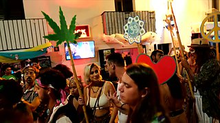 Lavyana has two experiences in one! - Jacquie et Michel TV