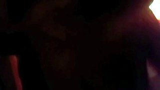 Epouse offerte devant son mari qui film et qui se branle