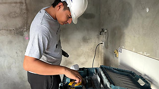 I hire a strong and sexy mason to fix some things in my house but he is so delicious that I end up giving him the fuck of his life