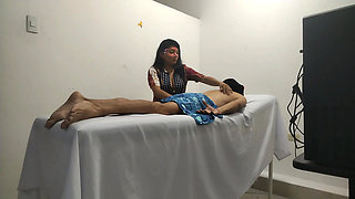 Spa service with blowjob included! The Colombian decides to give a blowjob with lots of saliva to her special client.