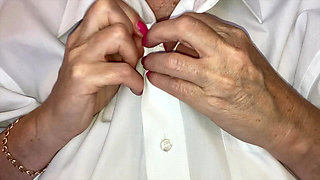 Mrs Mature Feet Being a Real Tease