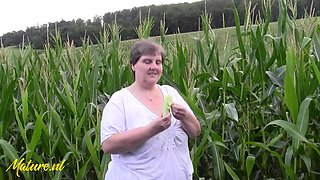 Gorgeous BBW MILF erotic outdoor solo
