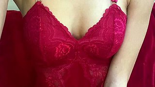 Big boob brunette masturbates on webcam