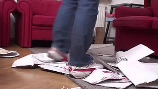 Trampling boxes in the living room