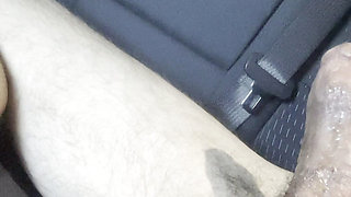 Backseat blowjob from amateur slut who loves thick cock.