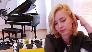Smoking hot blonde is ready to do porn