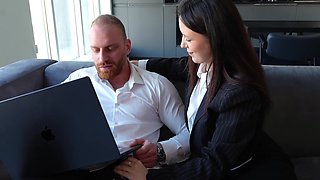 Please! Fuck Me! Screamed Hot Secretary Before Sex! Married Boss Fucked Her So Hard Until She Cum