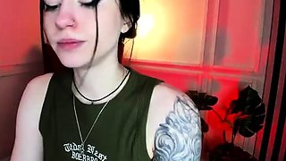 Brunette Solo Webcam Masturbation