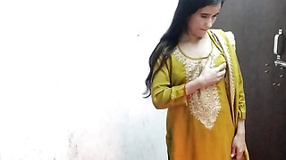 Bhabhi ko gandi video dikha kar chod diya