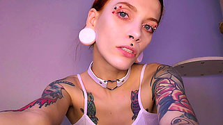 Beautiful Slut Shows off Her Pretty Face