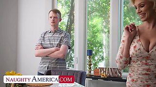 Sexy MILF Charli Phoenix gets her turkey stuffed by a Pilgrim