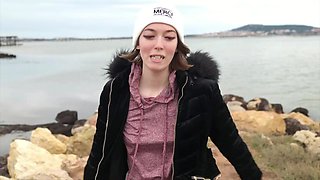 Rose is blowing out two big candles for her 20th birthday! - Jacquie et Michel TV