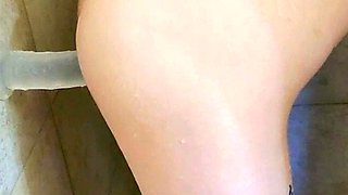 Amateur teen loves toys in her ass