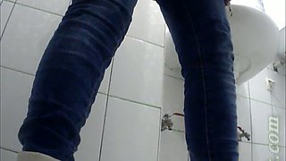 Pale skin stranger girl with shaved pussy recorded on voyeur cam in the toilet