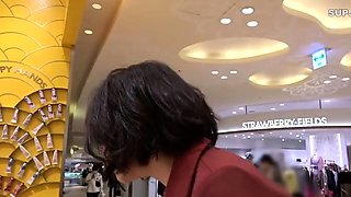 Cumming Squirting And Peeing!? When Her Pussy Is Caressed,