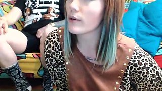 Cute amateur webcam teen girl toying pussy on webcam
