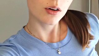 Brunette Solo Webcam Masturbation