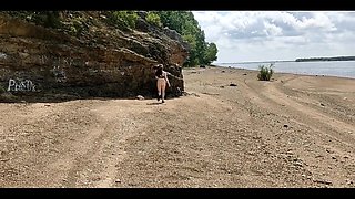 The Girl Dared to Run Naked on the Beach and Show Her Butt