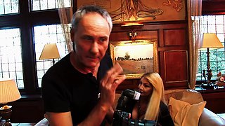 Horny Swingers Kristi Klenot and Samantha Bond Swap Cum in Wild Group Facial!