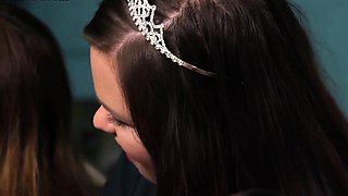 CFNM amateur Euro femdoms give group BJ