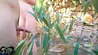 Italian babe gets fucked hard behind a cactus - DIALOGHI ITA