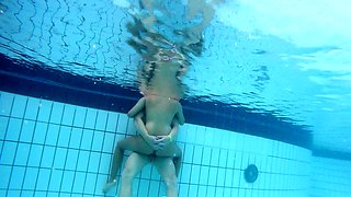 Couple fucks underwater in the public pool